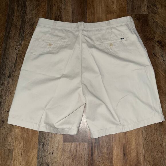 Nautica Shorts Khaki 36W - Picture 5 of 5